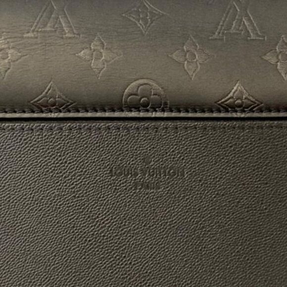 Louis Vuitton Cuir Plume and Cuir Ecume Leather Very One Handle in Noir Satchel - Picture 6 of 13